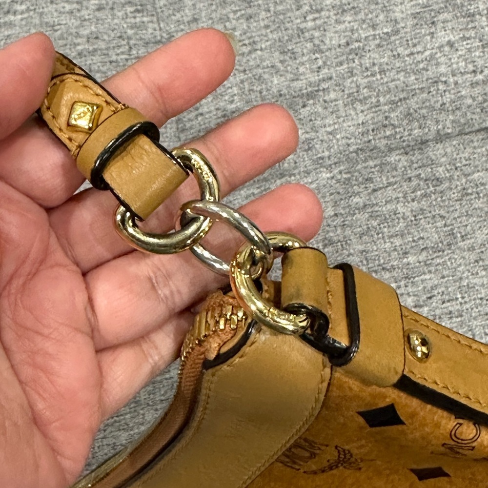 ๐ SOLD ๐ Authentic Vintage MCM Shoulder/Crossbody Bag - Picture 7 of 16